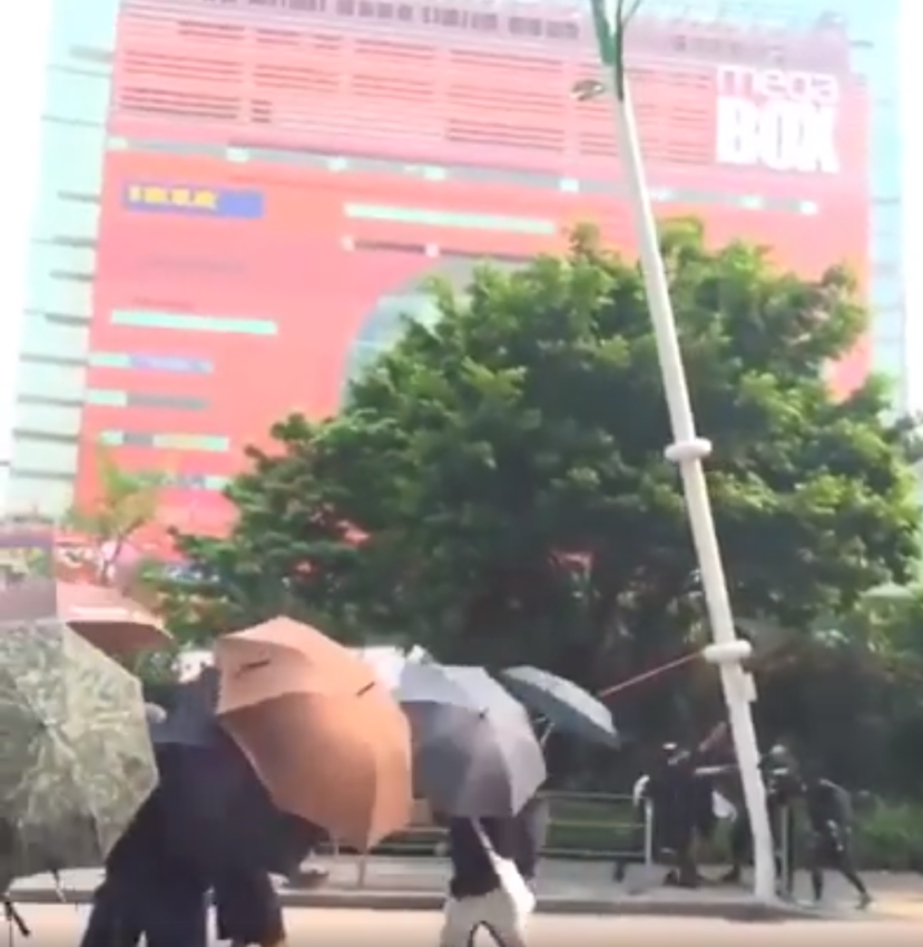 Démantèlement d'un lampadaire intelligent à Hong Kong