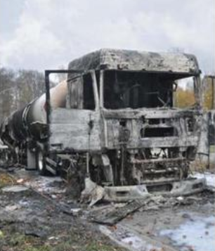 Un camion de Total brûlé suite à l'occupation des Gilets Jaunes à Feluy