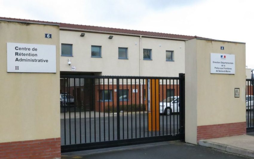 Le centre de rétention administrative (CRA) du Mesnil-Amelot